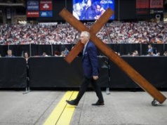 200 tysięcy osób na pogrzebie Charliego Kirka. Trump wśród mówców