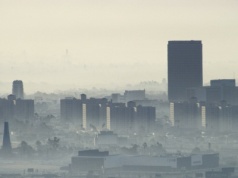 Ograniczenie smogu mogłoby uratować tysiące osób. Co stoi na przeszkodzie?