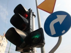 Wpadają jak domino. "Zielona strzałka" obnaża nawyki kierowców