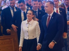 Incydent podczas mszy z udziałem prezydenta. "Wyprowadzono mężczyznę ubranego w ornat"