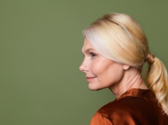 Eleganckie i wygodne. Najlepsze fryzury do biura dla zabieganych kobiet