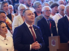 Incydent na mszy z Karolem Nawrockim. Musiały reagować służby