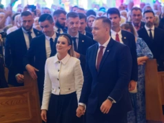 Karol Nawrocki na mszy w „amerykańskiej Częstochowie”. Wyprowadzono „księdza”