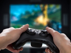 Gry wychodzą z komputerów. Polskie studia podejmują rękawicę