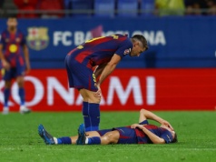 Dramatyczne obrazki po meczu Barcelony. Flick reaguje