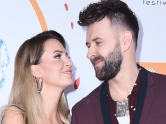 Zaskakujące doniesienia! Agnieszka i Grzegorz Hyży wzięli sekretny ślub! Spójrzcie na suknię ślubną. Klasa