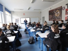 Zielone światło dla prawie 240 klas mundurowych