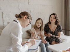 Toksyczne chemikalia z plastiku zagrażają zdrowiu dzieci – naukowcy wzywają do pilnych działań