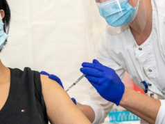 Oficjalne badanie potwierdza, że szczepionki mRNA tworzą nowe „nieuleczalne nowotwory”