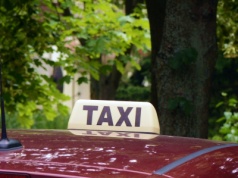 Przystawili pistolet do głowy taksówkarza. Kazali mu jechać do Sopotu