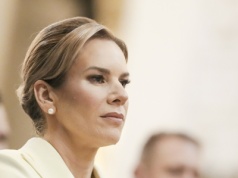 Marta Nawrocka z wizytą w klinice. To co założyła jest hitem sezonu