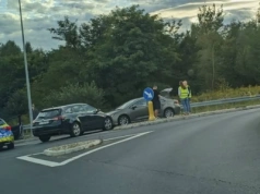 Groźnie wyglądająca kolizja na skrzyżowaniu ulicy Wiosny Ludów i Karwety