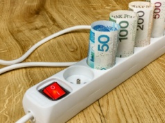 Prąd coraz droższy w Europie. Polska z wynikiem, którego wolelibyśmy nie widzieć
