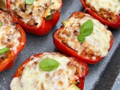 Papryka faszerowana mięsem mielonymi i ryżem