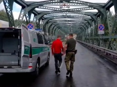 Udawał bankowca i oszukiwał ludzi. 36-latek deportowany z Polski