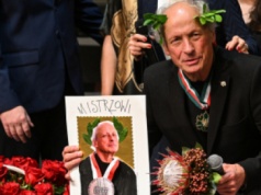 Aktor Paweł Wawrzecki uhonorowany Złotym Medalem „Zasłużony Kulturze Gloria Artis”