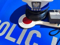 Motorowerem po pijaku wprost w drzewo