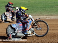 Żużel. „Nie używajcie tego g****”. Wściekły Lebiediew pokazał oponę!