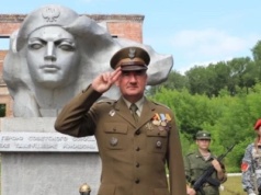 Mundur PRL, medal od Szojgu i rosyjska żona. Kim był poległy za Rosję Jerzy Tyc