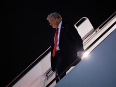 W panice opuszczali samolot. Trump wysłał ich na wyścig z czasem. Zabrakło precyzji