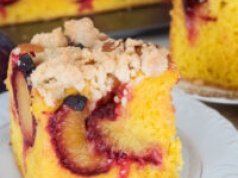 Dyniowe ciasto drożdżowe ze śliwkami