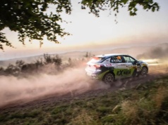Elektryzująca walka o tytuł: Español kontra Heindrichs przed finałem ADAC Opel Electric Rally Cup