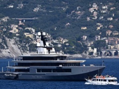 Obamowie na luksusowym jachcie Spielberga. Tak odpoczywają od polityki