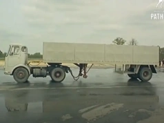 Blokowanie ustawienia naczepy w momencie hamowania – system z lat 60-tych