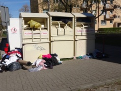 Ratusz nie ma pomysłu na odpady tekstylne po wycofaniu kontenerów PCK