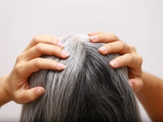 Naukowcy znaleźli sposób na walkę z siwieniem włosów? Jedna witamina może zdziałać cuda