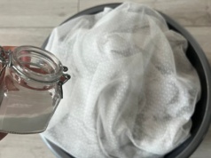 Wymieszaj te składniki, a wybielacze pójdą w odstawkę. Firanki będą jak nowe