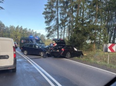 Ruch wahadłowy na trasie Olsztyn-Ostróda. Wypadek z udziałem trzech pojazdów