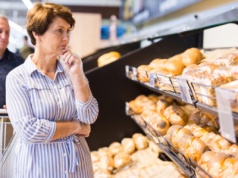Jeżdżą na zakupy do sąsiadów, bo mają 44 proc. taniej. Rząd rozpoczyna krucjatę