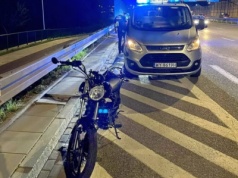 Obrockrajowiec prowadził motocykl w klapkach i bez kasku. "Wtedy czuje wiatr we włosach"