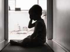 Kiedy rodzic obraża się na dziecko. "Mama chyba nie lubi Franka, ma go dosyć i nie chce takiego syna"