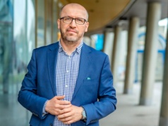 Polacy trzymają niemal bilion złotych na rachunkach bieżących. Ekspert ostrzega przed stratami