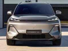 Geely w końcu z dobrą ofertą na polski rynek. Ten SUV z napędem PHEV niszczy rywali ceną