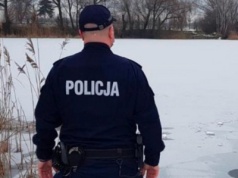 Kelnerka pomogła małej dziewczynce. Zaskakująca decyzja prokuratury ws. matki