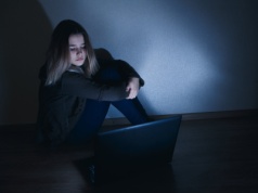 Niechciane intymne zdjęcia, filmiki, deepfake. Cyberprzemoc uderza w kobiety z wielu stron