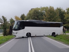 Policja ukarała kierowcę autokaru po blokadzie drogi w Zatorze