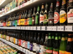 Lewica: zakaz reklam alkoholu i nocna prohibicja w całej Polsce