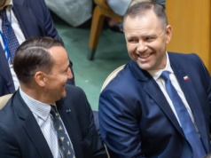 Sikorski zaskoczył. Pokazał wspólne zdjęcia z Nawrockim. "Sesję czas zacząć"