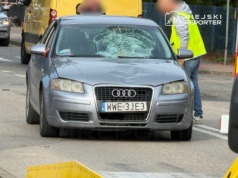 Tragiczny wypadek na przejściu dla pieszych. 20-latek w Audi potrącił 80-latkę. Seniorka zginęła na miejscu