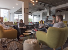 Dlaczego akurat Polacy tak bardzo boją się utraty pracy przez sztuczną inteligencję?