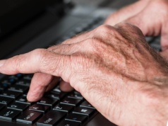 Polacy boją się AI? Seniorzy: żądamy szkoleń