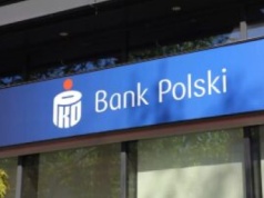 PKO BP bije na alarm. Oszuści podszywają się pod bank, Polacy masowo dostają te maile.
