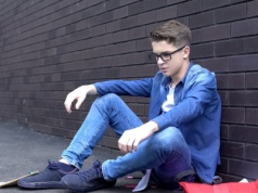 Dorosłym trudno to znieść, ale to najważniejsza potrzeba nastolatka