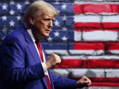 Chciał zabić Trumpa, przysięgli orzekli: winny. Mężczyzna próbował dźgnąć się w szyję na sali sądowej