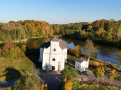 Jest bardziej pochylony niż Krzywa Wieża w Pizie. "Niemy świadek historii, która starła miasto z powierzchni"