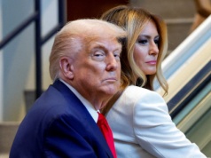 Stylizacja Melanii Trump w Nowym Jorku przyciągała spojrzenia. Wyróżniał ją kolor